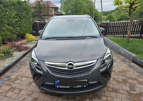 Opel Zafira cena 35900 przebieg: 204500, rok produkcji 2015 z Brzesko małe 92